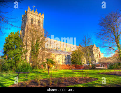 Prieuré de Christchurch Dorset England UK 11e siècle église classé Grade I au centre ville en vives couleurs HDR Banque D'Images
