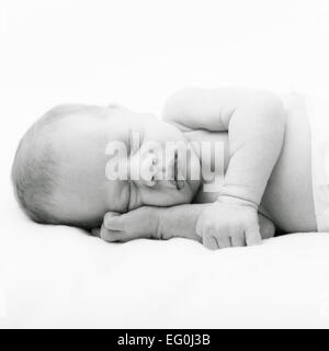 Close-up of newborn baby girl sleeping Banque D'Images