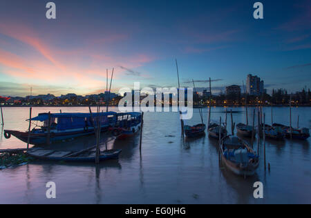 Bateaux sur la rivière Can Tho au coucher du soleil, Can Tho, Delta du Mékong, Vietnam Banque D'Images