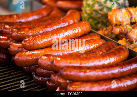 Saucisses au Rynek Glowny dans la vieille ville de Cracovie, Pologne Banque D'Images