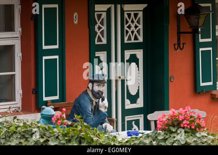 Porte d'entrée sur une maison typique en Ahrenshoop sur l'île de Darß Banque D'Images