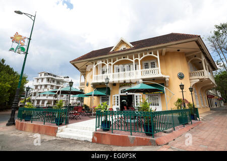 Le Café De La Poste - le bistro de style français à Da Lat, Vietnam. Construit en 1928. Banque D'Images