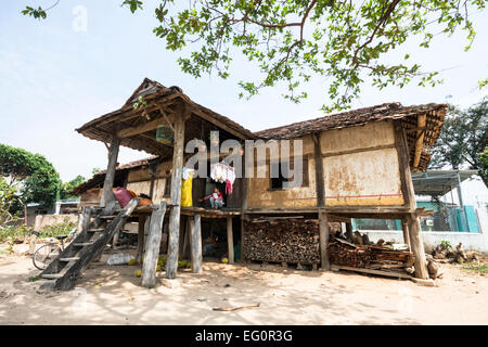 Kon Tum en situation minoritaire, au Vietnam. Ba Na (Bahnar) groupe ethnique (maison traditionnelle). Banque D'Images