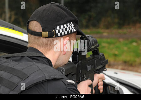 Des armes à feu la police armé d'Heckler and Koch G366 C Assault Rifle Banque D'Images