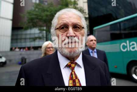 Royaume-uni, Londres : ancien présentateur de radio et de télévision Dave Lee Travis arrive à Southwark Crown Court pour la détermination de la peine dans le centre de Londres le 26 septembre 2014. DJ Britannique vétéran Dave Lee Travis a été reconnu coupable d'attentat à la pudeur après un nouveau procès sur des accusations portées par les femmes datant des années 90. Banque D'Images