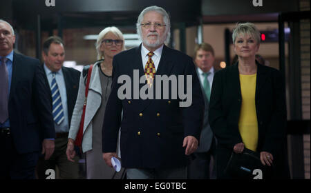 Royaume-uni, Londres : ancien présentateur de radio et de télévision Dave Lee Travis arrive à Southwark Crown Court pour la détermination de la peine dans le centre de Londres le 26 septembre 2014. DJ Britannique vétéran Dave Lee Travis a été reconnu coupable d'attentat à la pudeur après un nouveau procès sur des accusations portées par les femmes datant des années 90. Banque D'Images