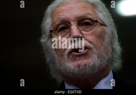 Royaume-uni, Londres : ancien présentateur de radio et de télévision Dave Lee Travis arrive à Southwark Crown Court pour la détermination de la peine dans le centre de Londres le 26 septembre 2014. DJ Britannique vétéran Dave Lee Travis a été reconnu coupable d'attentat à la pudeur après un nouveau procès sur des accusations portées par les femmes datant des années 90. Banque D'Images