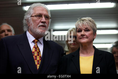 Royaume-uni, Londres : ancien présentateur de radio et de télévision Dave Lee Travis arrive à Southwark Crown Court pour la détermination de la peine dans le centre de Londres le 26 septembre 2014. DJ Britannique vétéran Dave Lee Travis a été reconnu coupable d'attentat à la pudeur après un nouveau procès sur des accusations portées par les femmes datant des années 90. Banque D'Images