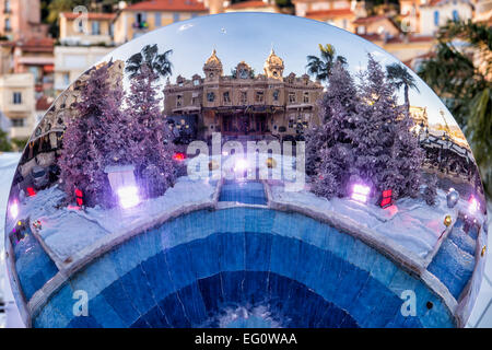 Casino Monaco reflétant dans une sphère, Monte Carlo, Principauté de Monaco Banque D'Images