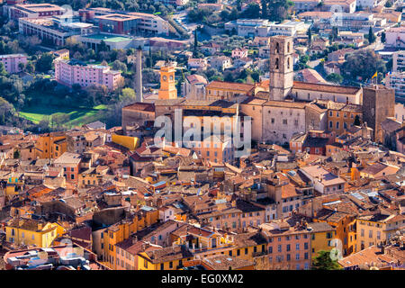 Vue sur la vieille ville de Grasse et de la cathédrale Notre-Dame du Puy, Grasse, Alpes-Maritimes, Côte d'Azur, France Banque D'Images