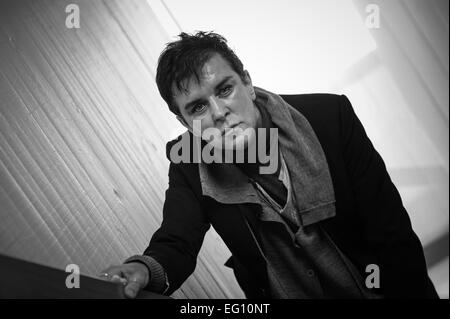 Pic de fichier : Southampton, UK. 27 février, 2013. steve strange, chanteur du groupe de pop des années 1980 1950-51 qui est décédé à l'âge de 55 ans suite à une crise cardiaque. photos prises le 27 février 2013 alors qu'il a visité l'université de Southampton Solent étaient qu'il visite souvent d'enseigner aux élèves de niveau maquillage, la mode et la musique. crédit : pbwpix/Alamy live news Banque D'Images