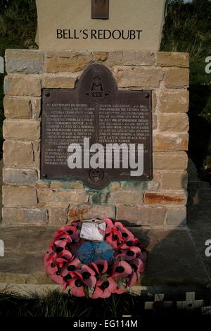 AJAXNETPHOTO. CONTALMAISON (près de), Somme, France. - WAR MEMORIAL - BELL'S redoute, EN MÉMOIRE DE 2E LT., DONALD S. BELL QUI A ÉLIMINÉ UN ENNEMI SUR LE FEU 5e juillet 1916 PRÈS D'ICI ET QUI A ÉTÉ TUÉ DANS UNE ACTION SEMBLABLE À PROXIMITÉ SUR 10ème juillet 1916. BELL A ÉTÉ 1er joueur professionnel de s'ENRÔLER DANS L'ARMÉE BRITANNIQUE ET LE SEUL REÇU LA CROIX DE VICTORIA. PHOTO:JONATHAN EASTLAND/AJAX REF:DP1 80904 116 Banque D'Images