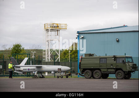 L'Armée britannique drone Watchkeeper actuellement le seul aéroport du Royaume-Uni qui héberge les vols de véhicule aérien sans pilote [ c.-à-d. le décollage et l'atterrissage ] . Il s'agit de la maison actuelle de la MOD's 5 milliards GBP projet horloger . Voler hors de vue que c'est connu signifie que ces vols de véhicules aériens sans pilote se produisent dans l'espace aérien réservé restreint. L'utilisation de l'aéroport comme la fourniture d'installations pour les tests de l'UAV est la pierre angulaire de l'aviation est ingénieur entrepreneur Ray Mann [65] qui est propriétaire de l'aéroport et a créé le Centre aéronautique nationale de carrefour pour cette nouvelle industrie de l'aviation. Le CNA est composé de nouveaux et Aberporth Banque D'Images