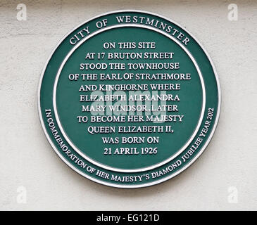 Londres, Angleterre, Royaume-Uni. Plaque commémorative : site de la naissance de la Reine Elizabeth, 17 Bruton Street. Banque D'Images