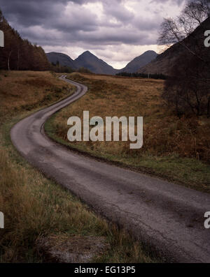 Le Glen Etive Road en direction nord à l'Gartain Lairig, Lochaber, UK Banque D'Images