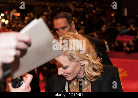 Berlin, Allemagne. Feb 13, 2015. Cate Blanchett lors de la première 'Cinderella' lors de la 65e Berlinale Festival International du Film de Berlin en Allemagne le 13 février 2015. Credit : Stefan Papp/Alamy Live News Banque D'Images