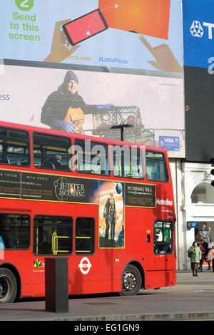 Bus à impériale de Londres publicité Jupiter Ascending Banque D'Images