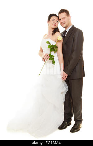 Jour de mariage. Portrait of romantic couple marié. Studio shot pleine longueur fond blanc. Banque D'Images