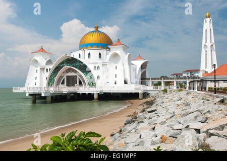 Le détroit de Malacca (aka mosquée Masjid Selat Melaka) à Malacca, Malaisie. Banque D'Images