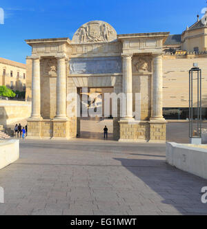 La Puerta del Puente (pont de la porte), Cordoue, Andalousie, Espagne Banque D'Images