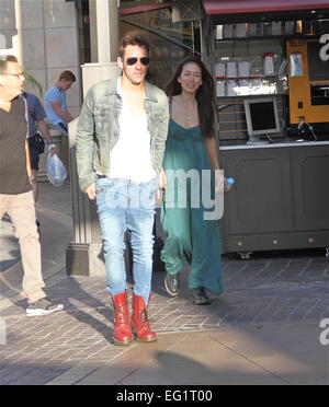 Jonathan Rhys Meyers va faire les courses avec une compagne du Grove à Hollywood avec : Jonathan Rhys Meyers Où : Los Angeles, California, United States Quand : 11 août 2014 Banque D'Images