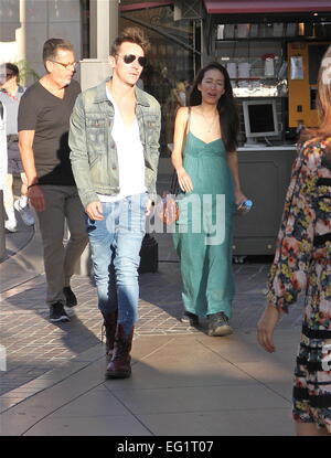 Jonathan Rhys Meyers va faire les courses avec une compagne du Grove à Hollywood avec : Jonathan Rhys Meyers Où : Los Angeles, California, United States Quand : 11 août 2014 Banque D'Images