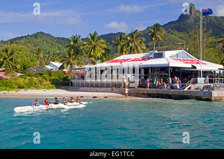 Par pirogue à l'institution de Rarotonga, négociant Jacks Banque D'Images