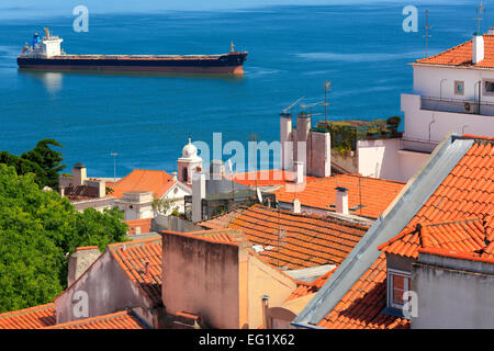 La ville et le fleuve Tage du château de Sao Jorge (Castelo de Sao Jorge), Lisbonne, Portugal Banque D'Images