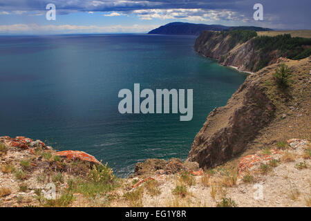 L'île Olkhon, entre la côte et Ugury Khoboy, Baikal lake, Russie Banque D'Images