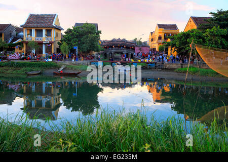 Soirée à Hoi An, la rivière Thu Bon, Vietnam Banque D'Images