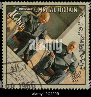 UMM AL QIWAIN - VERS 1966 : un timbre imprimé en UAQ consacré Winston Leonard Spencer-Churchill utilise. Série de deuil, vers 1966 Banque D'Images