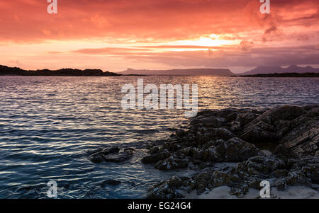 Coucher de soleil sur Eigg et rhum Banque D'Images