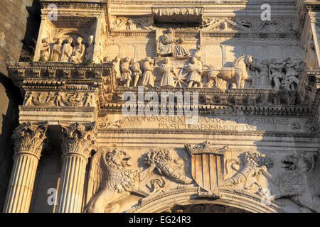 Arc de Triomphe (1471), Castel Nuovo (Maschio Angioino), Naples, Campanie, Italie Banque D'Images