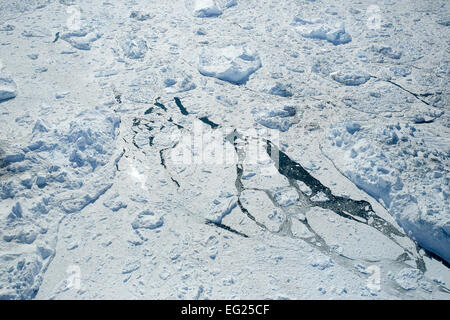 Le Groenland, Sermeq Kujalleq, Ilulissat, près de la glace se brisant sur la calotte glaciaire du Groenland. Banque D'Images