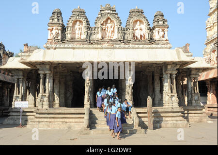 Hampi, Inde - 13 janvier 2015 : en face de vue de Shiva-Virupaksha Temple situé dans les ruines de l'ancienne ville Banque D'Images