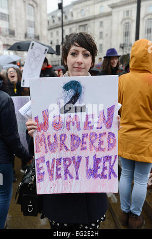 Piccadilly Circus, Londres, Royaume-Uni. 14 février 2015. Sœurs Uncut protester contre la violence contre les femmes. Crédit : Matthieu Chattle/Alamy Live News Banque D'Images