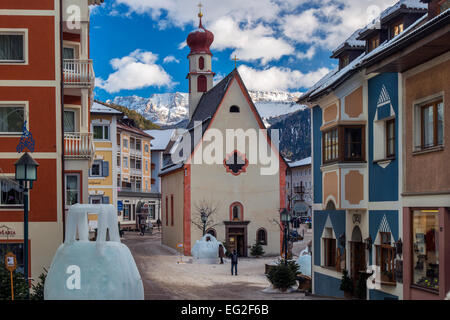 Vue d'hiver d'Ortisei ou St Ulrich, Val Gardena, l'Alto Adige - Tyrol du Sud, Italie Banque D'Images