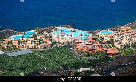 Le Holiday Resort Hotel La Palma - Teneguia Princess au-dessus de l'océan Atlantique à la côte de Cerca Vieja / Las Indias / Fuencaliente Banque D'Images