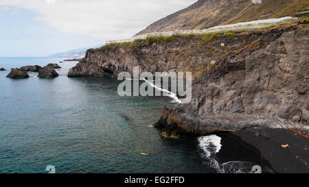 Playa Chica (devant) et Playa La Zamora (derrière) sur l'île canarienne de La Palma. Banque D'Images