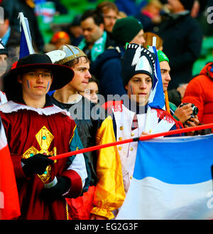 Dublin, Irlande. Feb 14, 2015. 6 Nations. L'Irlande contre la France. Fans français portant robe de soirée à l'avant du stade kickoff. © Plus Sport Action/Alamy Live News Banque D'Images