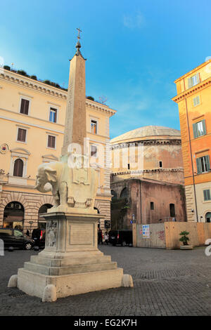 L'éléphant et obélisque du Bernin (1667), de la Piazza della Minerva, Rome, Italie Banque D'Images