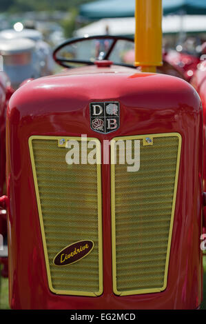 Dans un état impeccable, rouge David Brown 990 Implematic série classic le tracteur est garé et exposées au grand show du Yorkshire, Harrogate, England, UK. Banque D'Images