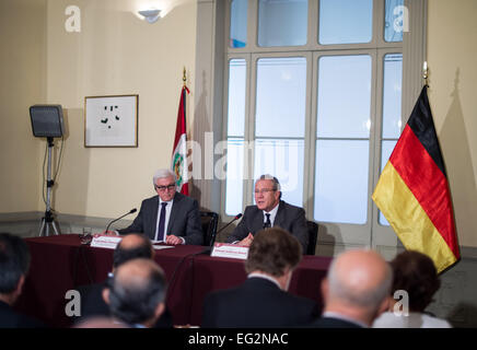 Ministre fédéral des Affaires étrangères Frank-Walter Steinmeier (L) et Ministre péruvien des affaires étrangères Gonzalo Gutierrez Reinel discuter de leurs pourparlers plus tôt lors d'une conférence de presse au ministère des Affaires étrangères à Lima, Pérou, 14 février 2015. Le ministre des Affaires étrangères Steinmeier est accompagné d'une délégation économique sur ses 5 jours de voyage à travers l'Amérique du Sud. Photo : Bernd VON JUTRCZENKA/dpa Banque D'Images