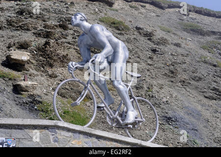 Statue de Tour de France cycliste Octave Lapize au col Le col du Tourmalet (2215m), Pyrénées, France. Banque D'Images