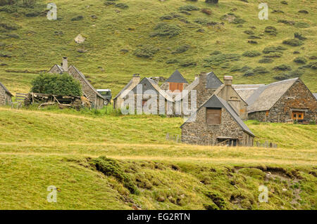 Cottages en pierre dans la région de Granges du Moudang (1520m). Fabian (Aragnouet). Hautes Pyrenees. Francia. Banque D'Images