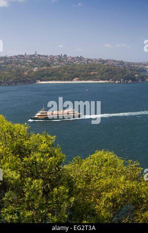 Traversée en ferry de Manly harbour passant Shark Bay et de Vaucluse vu de George's Head lookout Sydney NSW Australie Nouvelle Galles du Sud Banque D'Images