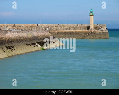 Le port de Binic, jetée de Penthièvre, Côtes-d'Armor,Bretagne,Bretagne,France Banque D'Images