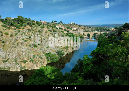 Vue du canyon de la rivière Tajo près de Tolède, Espagne Banque D'Images