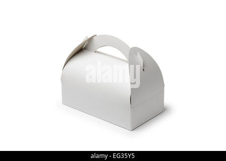 Un carton fermé feuilletée fort isolé sur fond blanc. La boîte peut être utilisé pour transporter des gâteaux et des biscuits aussi. Banque D'Images