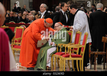 La cité du Vatican. Feb 15, 2015. Pape Francis détient la Sainte Messe ast la Basilique Saint Pierre pour les nouveaux cardinaux. Credit : Realy Easy Star/Alamy Live News Banque D'Images